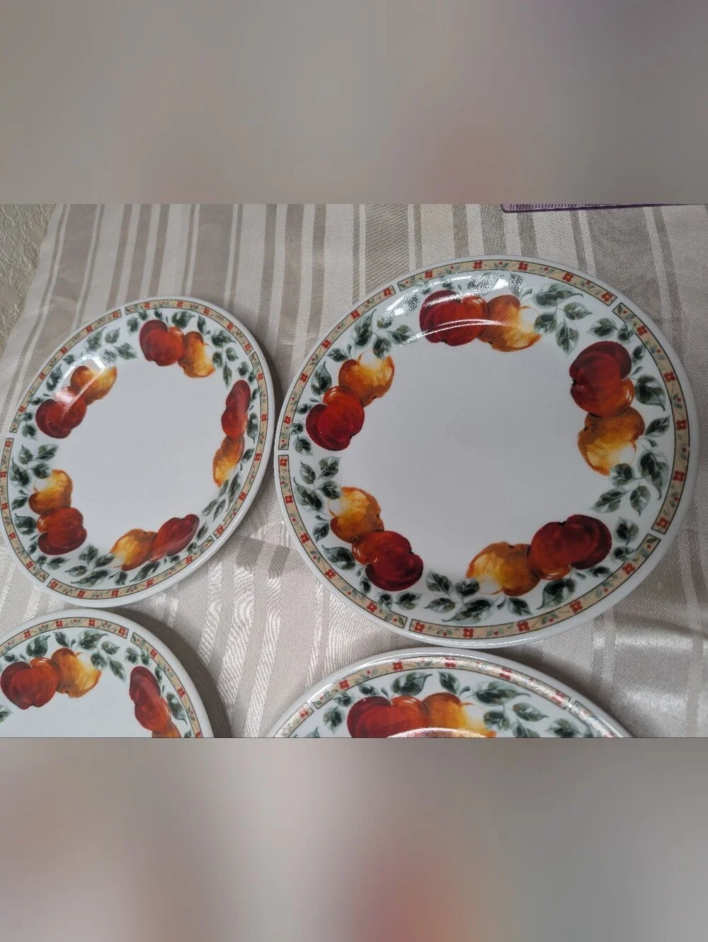 Gibson Apples Plates Salad Lot of 4 Red Apples, Flowers Green Leaves, Vintage